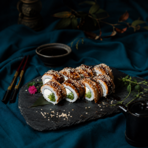 Філадельфія з Вугрем, крем-сиром та огірком — Online Sushi